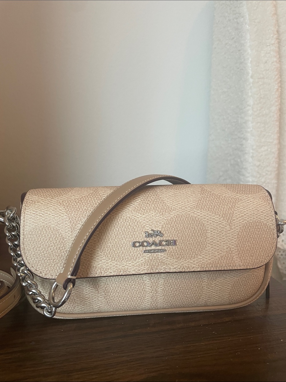 Coach Hailey shoulder bag in signature sand EUC